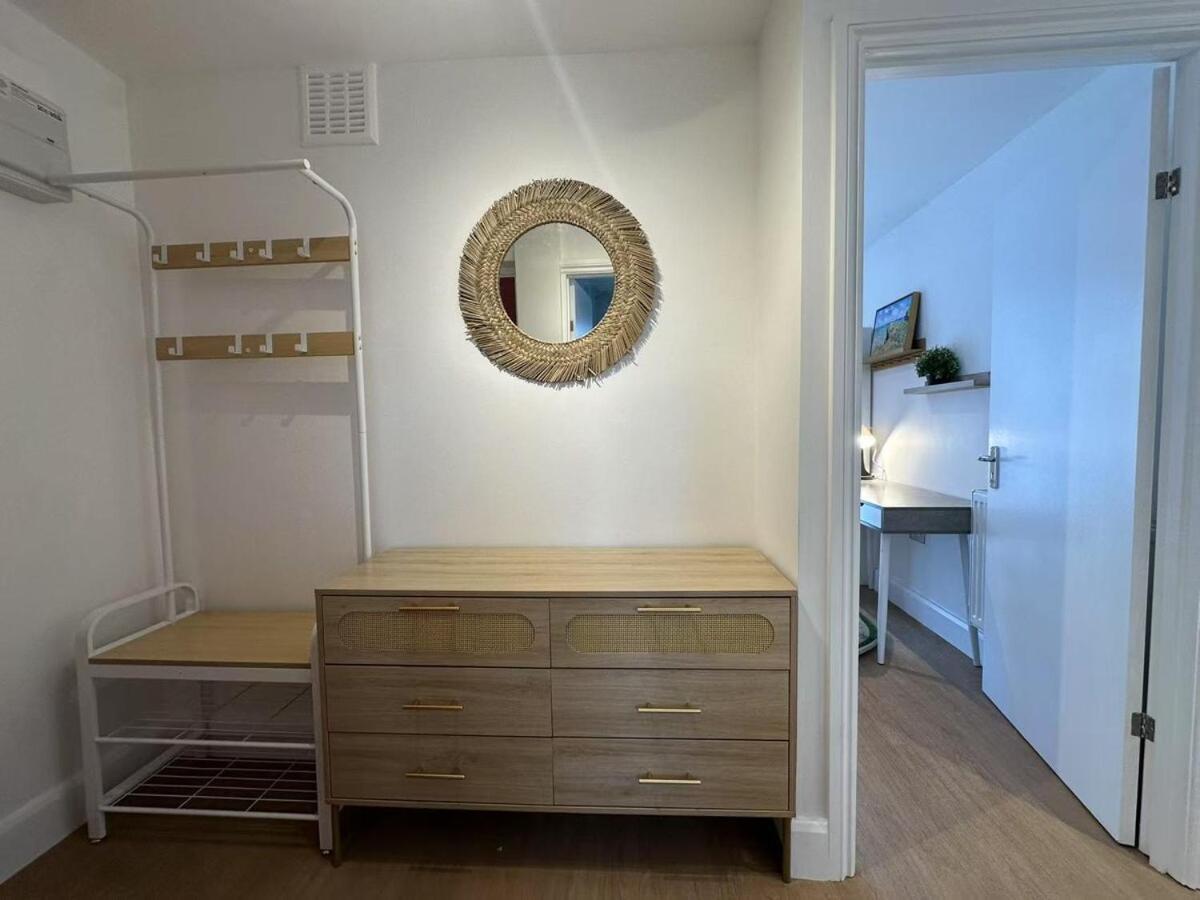 Newly Refurbished Flat By Euston Londra
