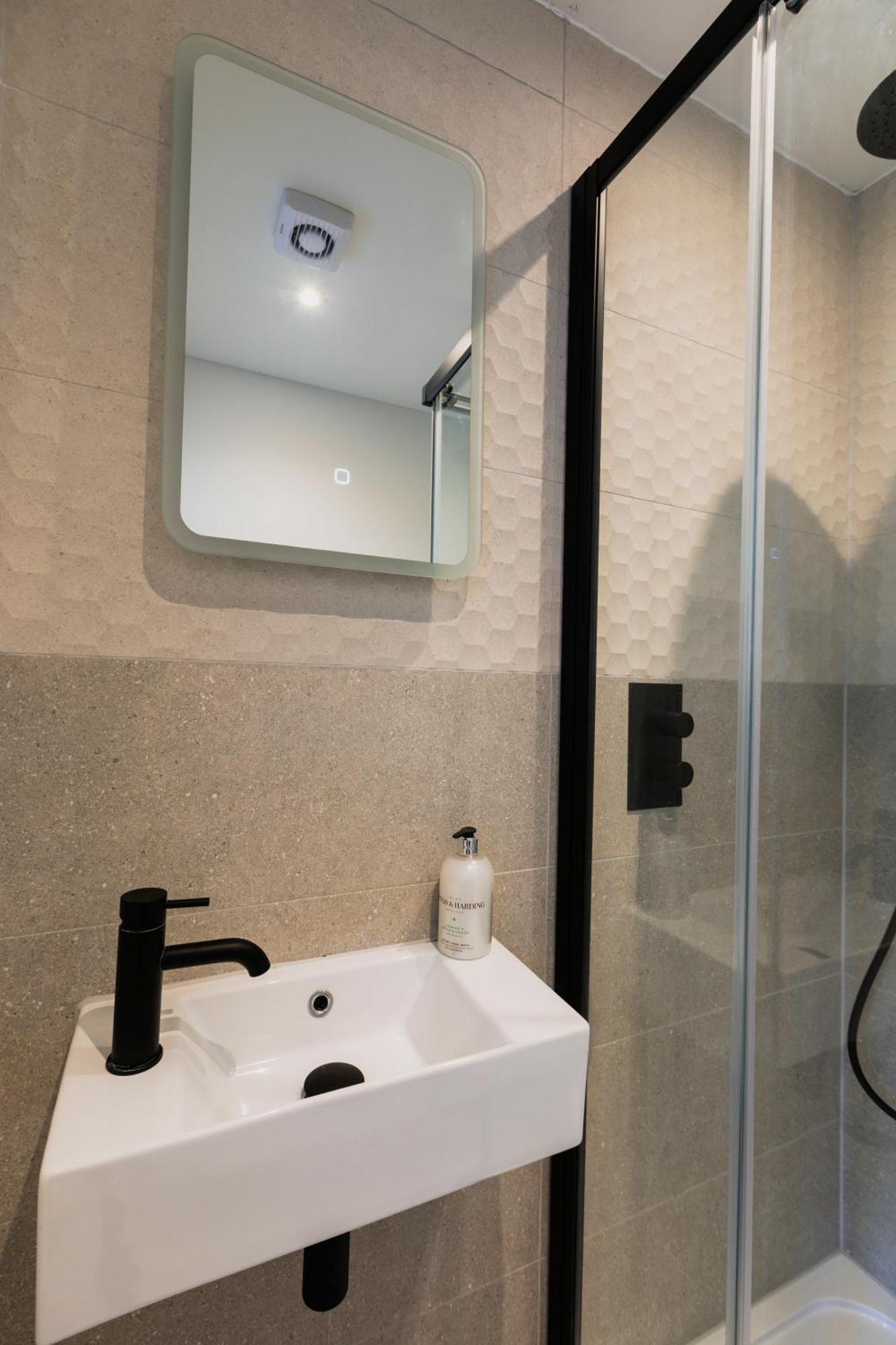 Apartment Newly Refurbished Flat By Euston *